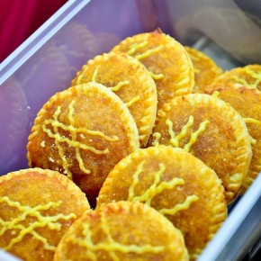 Baba Charlie Lee Nyonya Cake @ Lorong Tengkera Pantai 2C, Melaka Baba Charlie Lee Nyonya Cake @ Lorong Tengkera Pantai 2C, Melaka